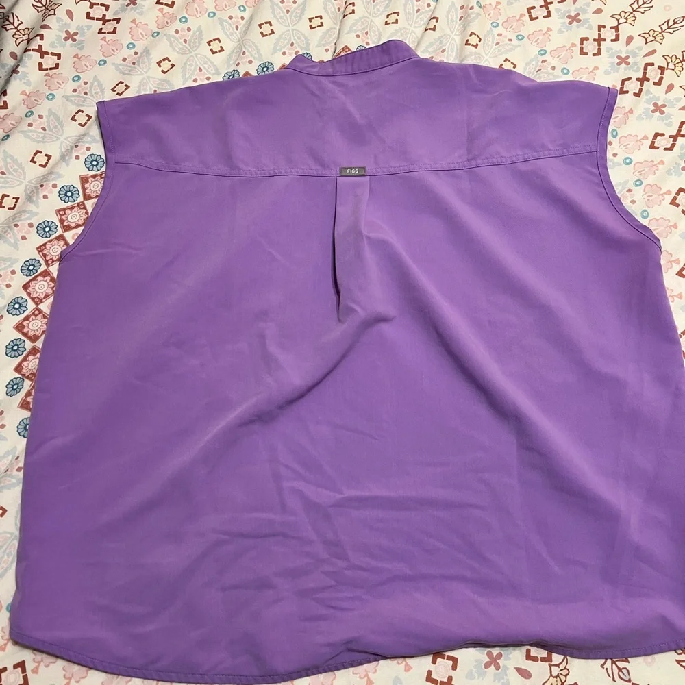 FIGS Rafaela Top - Picture 3 of 3